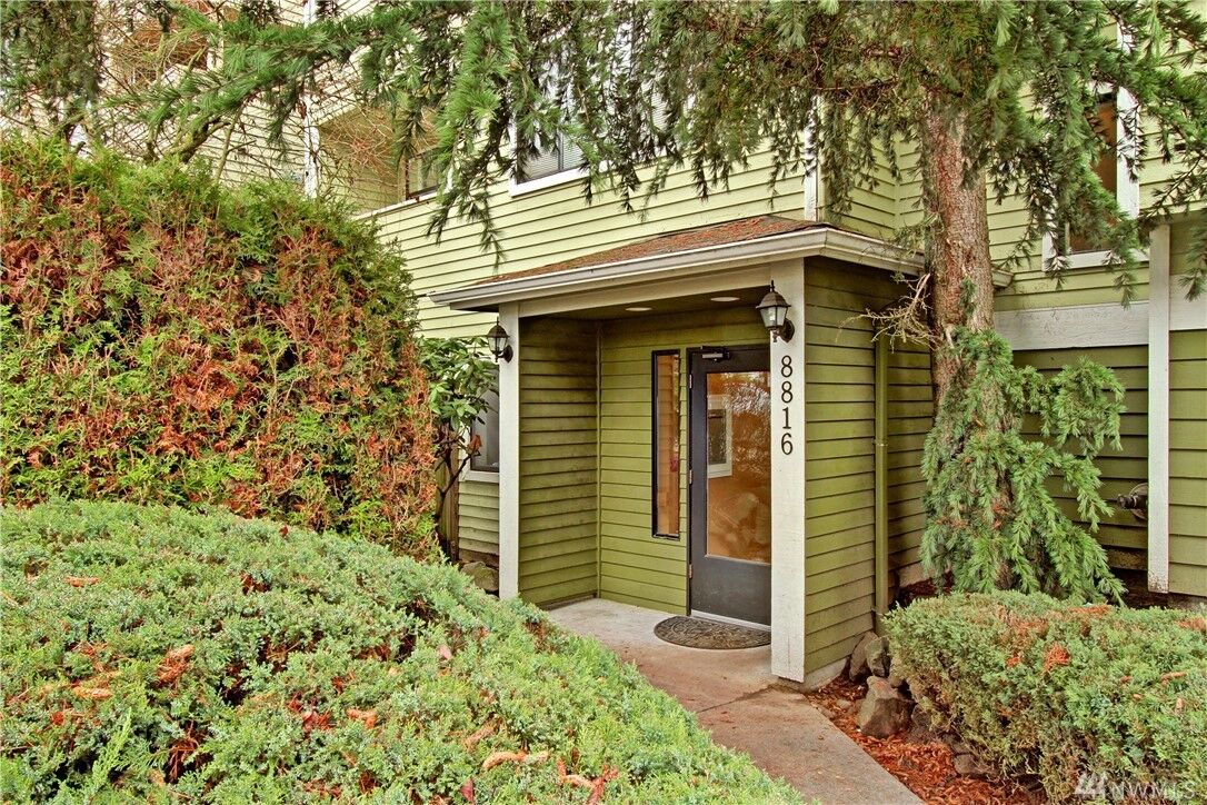 Property Photo: 8816 Nesbit Ave N 304 WA 98103