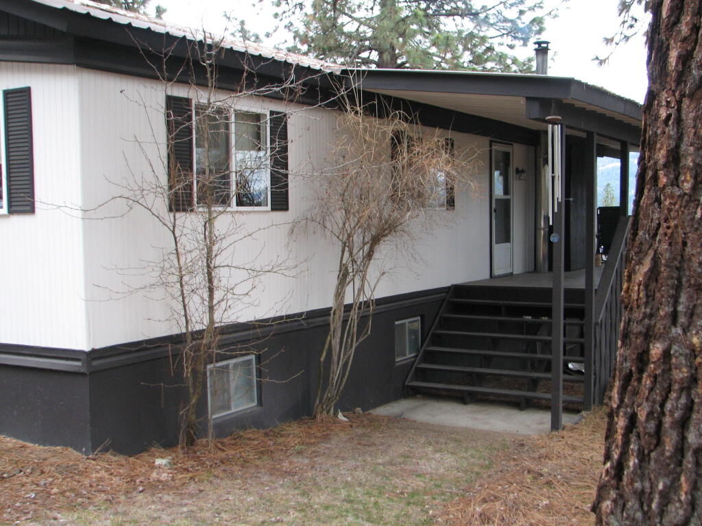 Property Photo:  551 A Highland Loop Rd  WA 99141 