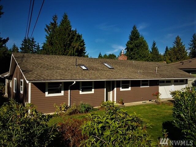 Property Photo:  12432 NE 73rd Street  WA 98033 