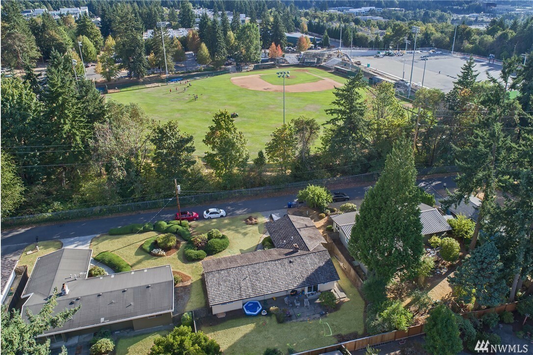 Property Photo: 14236 SE 24th St WA 98007