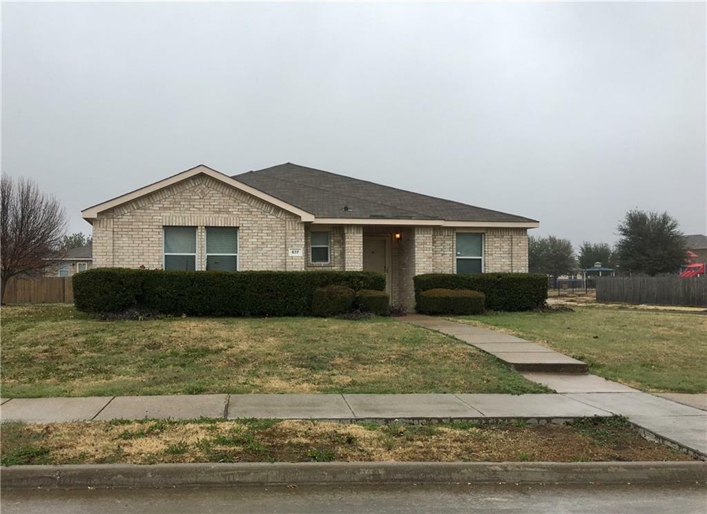 Property Photo: 617 Snowy Orchid Lane TX 75115