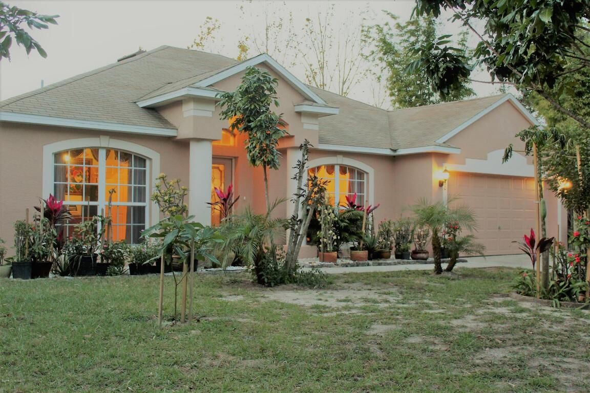 Property Photo:  6660 Aberdeen Avenue  FL 32927 
