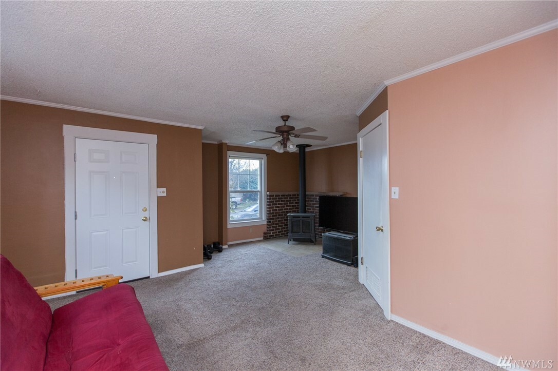 Property Photo:  135 11th St SE  WA 98002 