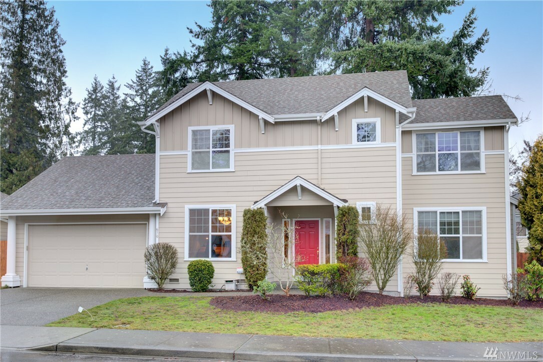 Property Photo:  670 Newport Ct NE  WA 98056 