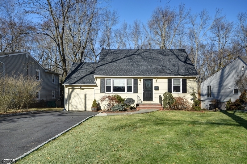 Property Photo:  61 Beechwood Rd  NJ 07932 