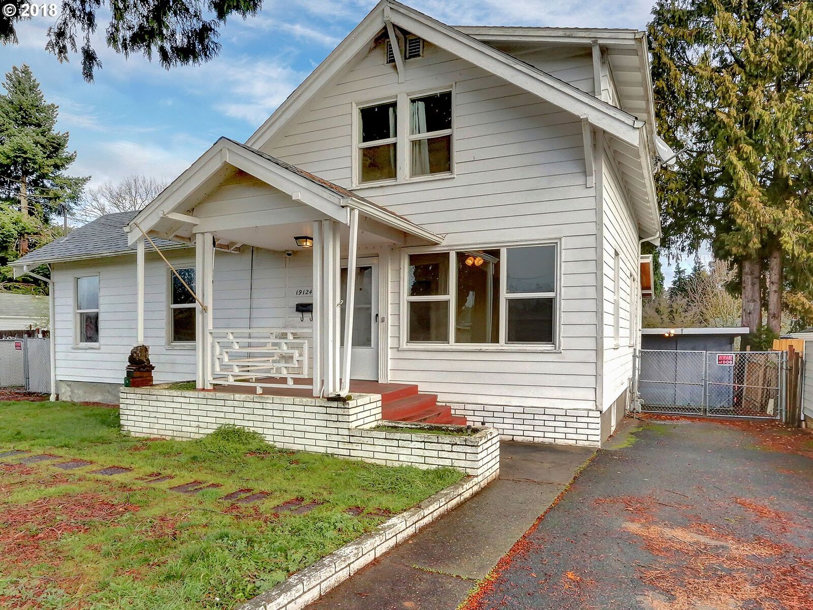 Property Photo:  19124 Howell St  OR 97027 