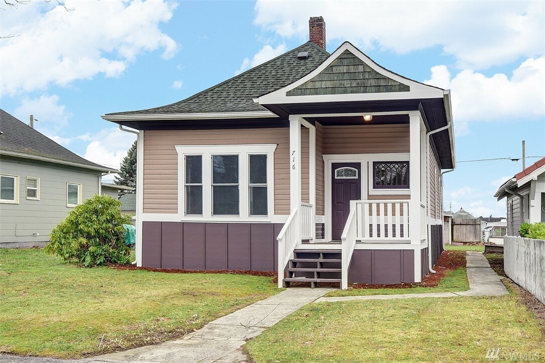 Property Photo:  716 Haines St  WA 98284 