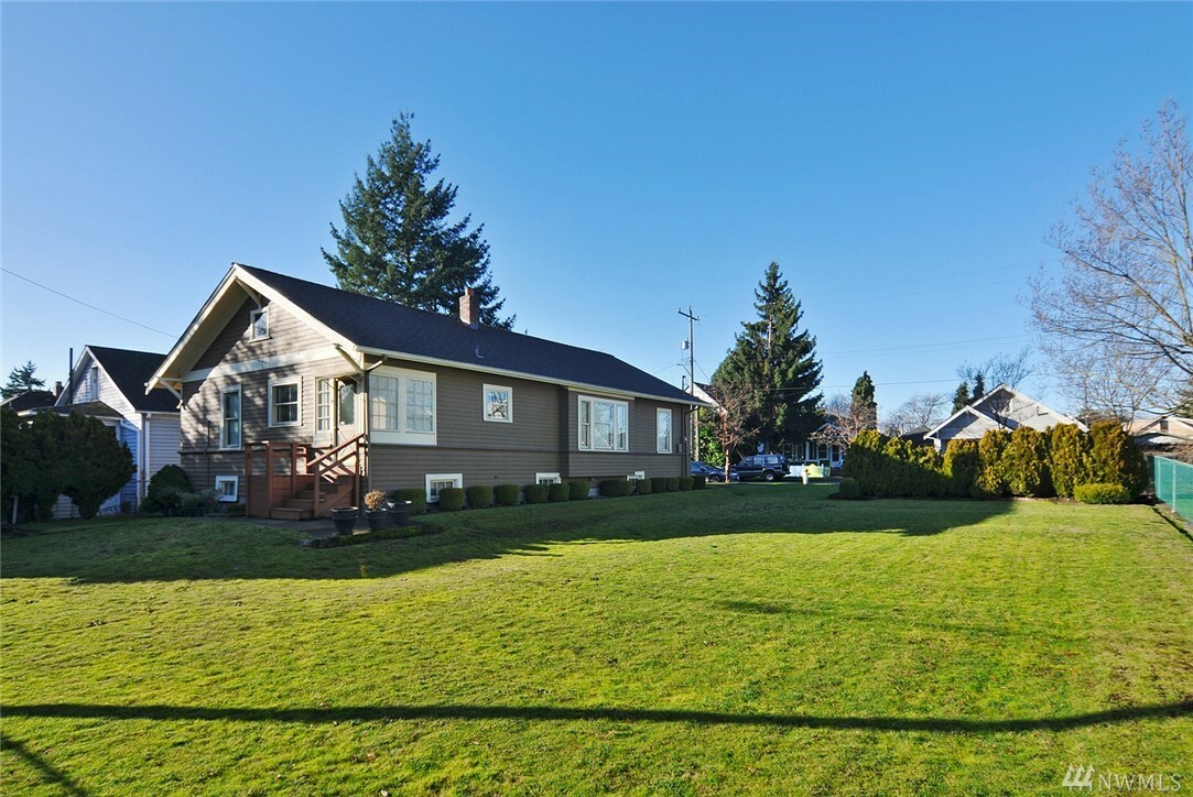 Property Photo:  6238 Flora Ave S  WA 98108 