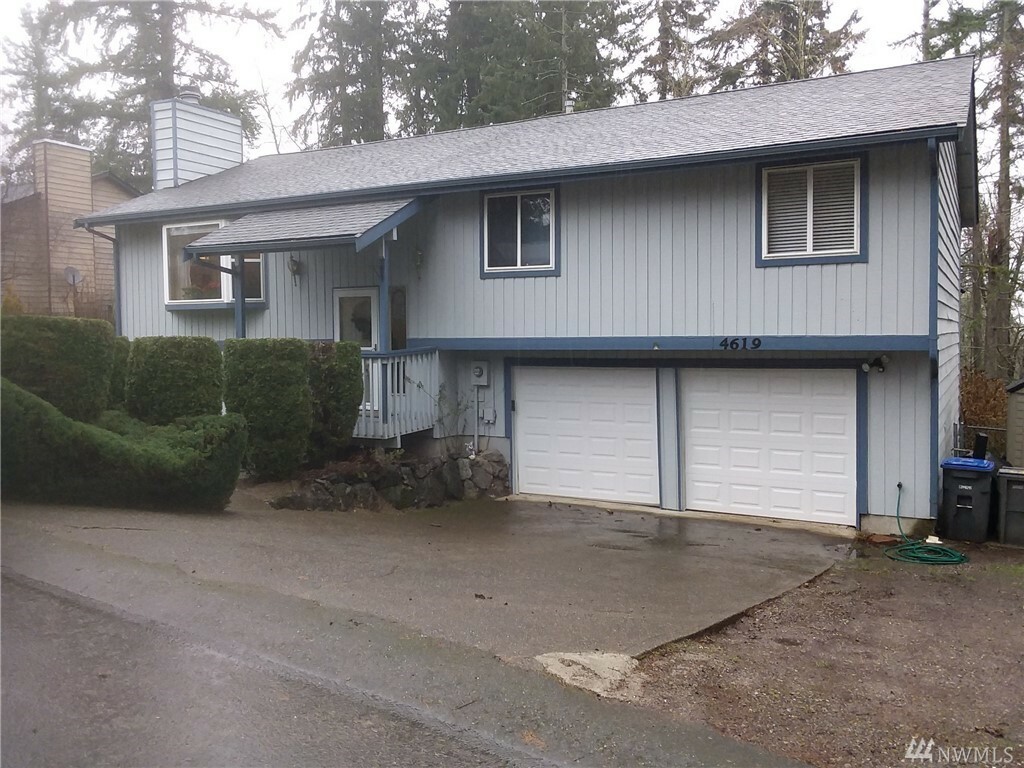 Property Photo:  4619 SE Basswood Ct SE  WA 98366 