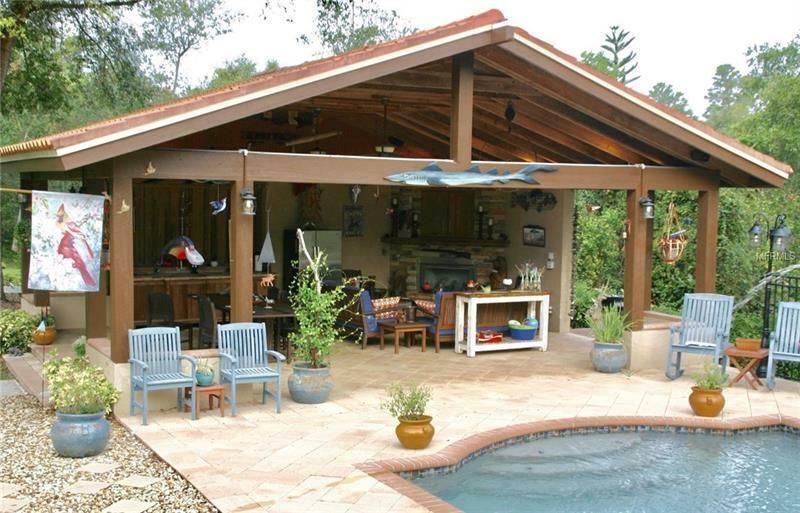 Property Photo: 910 Pine Hill Road FL 34683