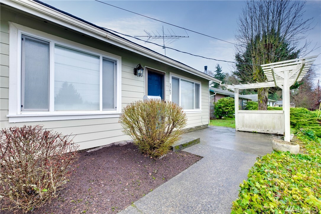 Property Photo:  3262 Halverson Ave  WA 98310 