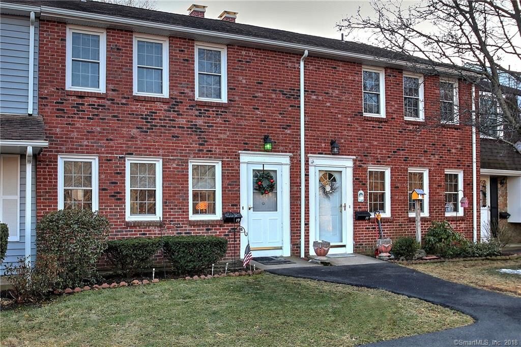 Property Photo:  19 Greenwich Way  CT 06460 