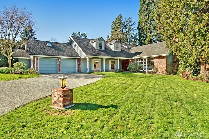 Property Photo:  8310 SE 61st St  WA 98040 