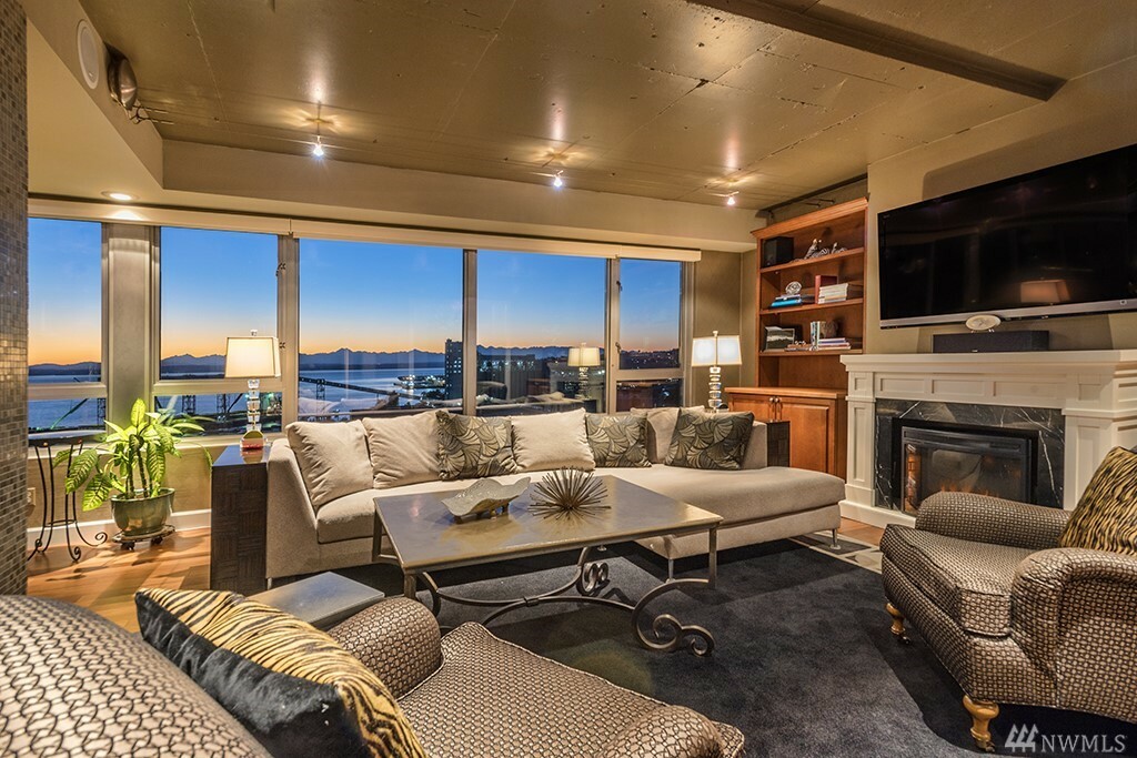 Property Photo: 415 W Mercer St 802 WA 98119
