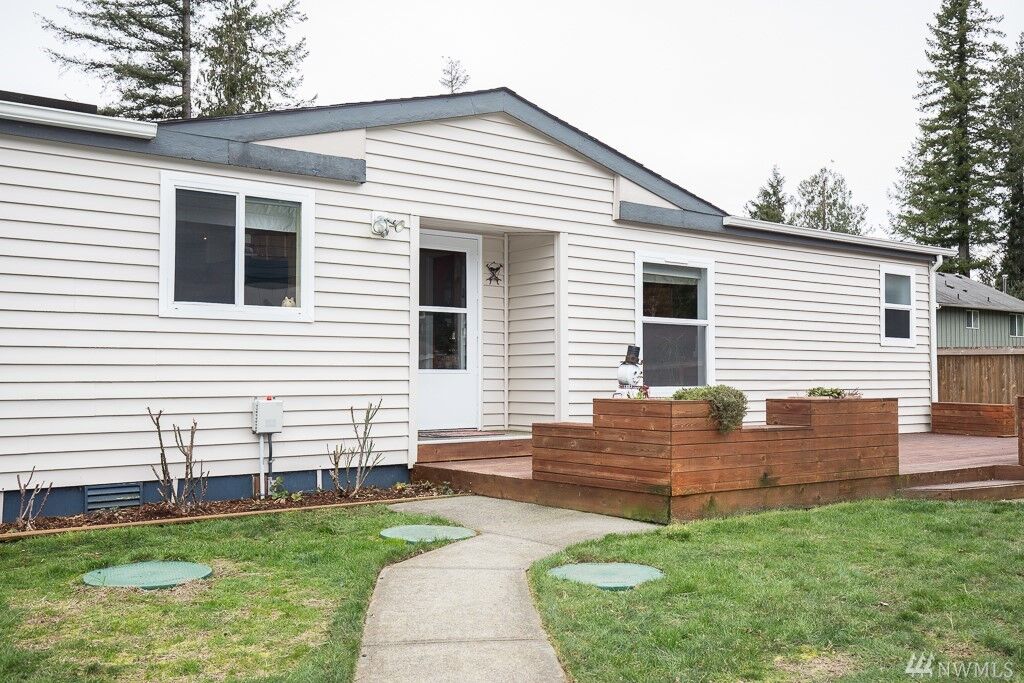 Property Photo: 16320 415th Avenue SE WA 98251