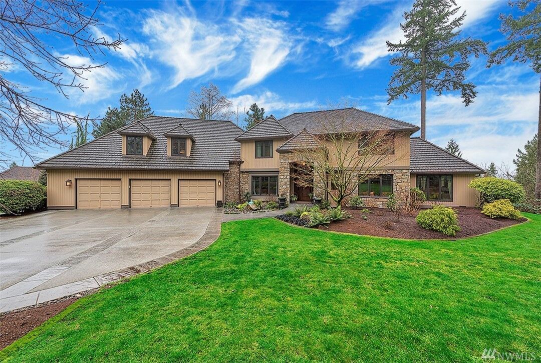 Property Photo:  3535 207th Ave SE  WA 98075 