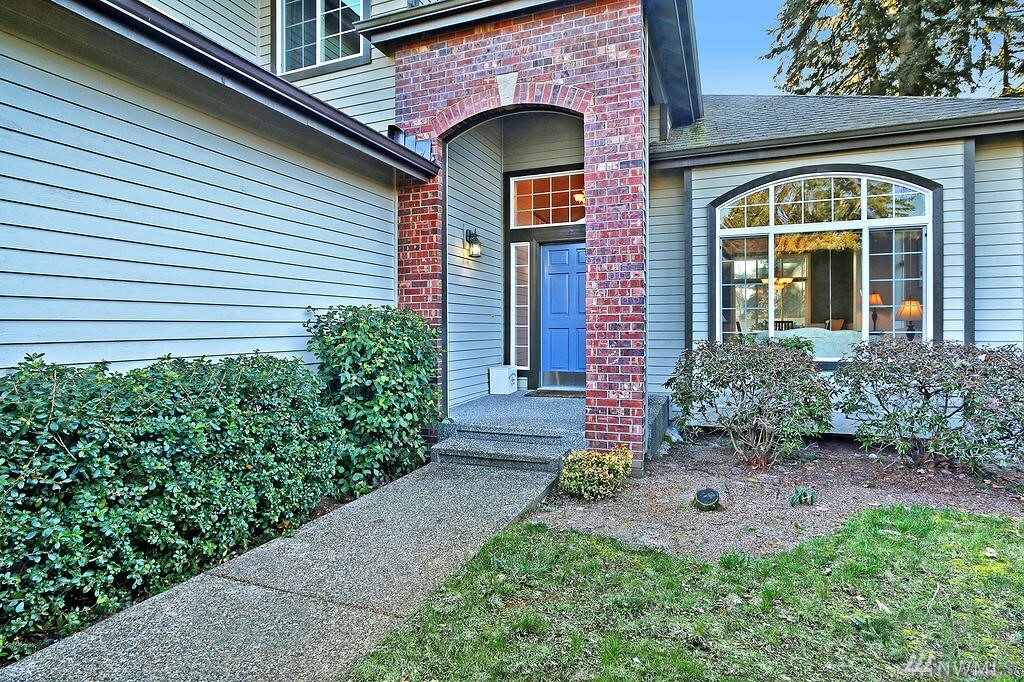 Property Photo:  4702 219th St SW  WA 98043 