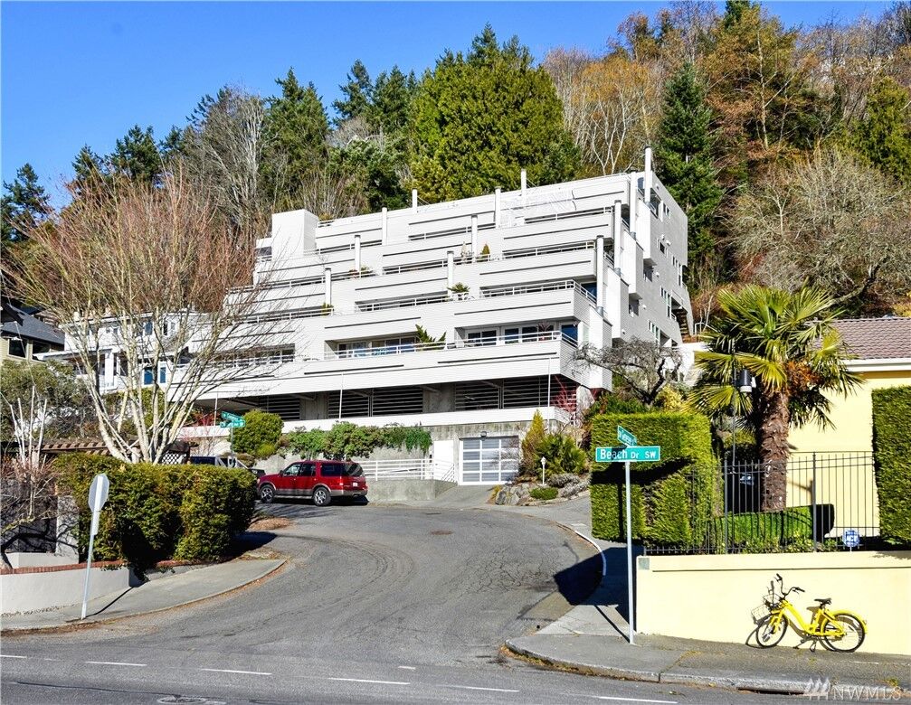 Property Photo:  4248 Chilberg Ave SW 302  WA 98116 