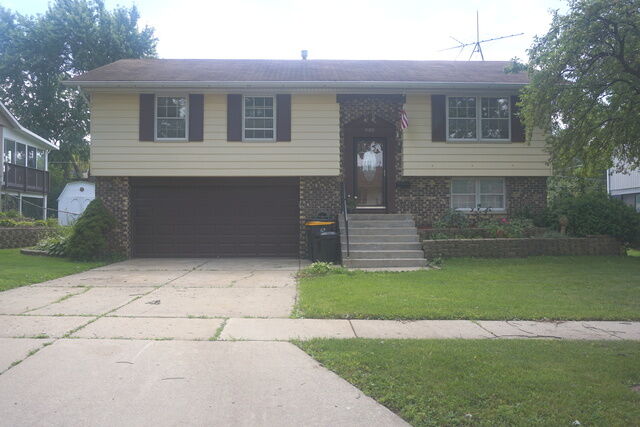 Property Photo:  808 Bussey Court  IL 60107 