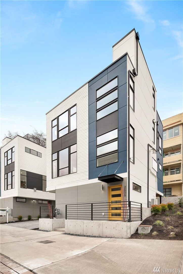 Property Photo: 2609 E John St WA 98112