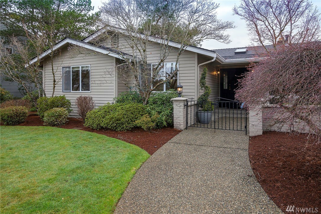 Property Photo:  1340 85th  Ave NE  WA 98004 