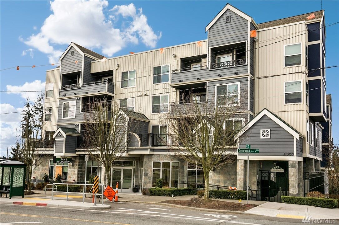 Property Photo: 9057 Greenwood Avenue N 202 WA 98103