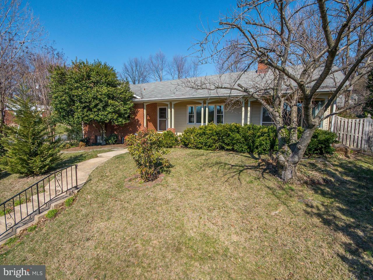 Property Photo: 6877 Washington Boulevard VA 22213