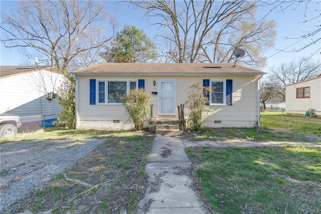 Property Photo: 115 N New Avenue VA 23075