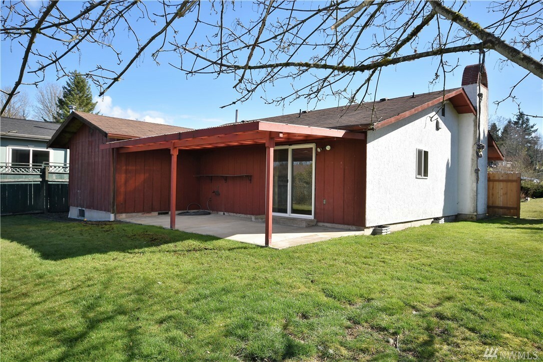 Property Photo:  1827 SE Beck St  WA 98366 