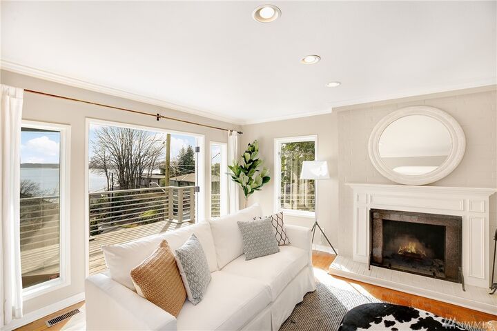 Property Photo:  503 Randolph Avenue  WA 98122 