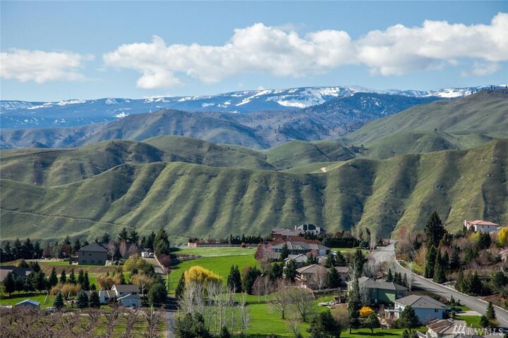 Property Photo:  25 Owl Lane  WA 98801 