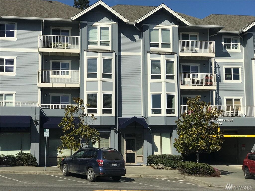 Property Photo:  300 High School Road NE 323  WA 98110 
