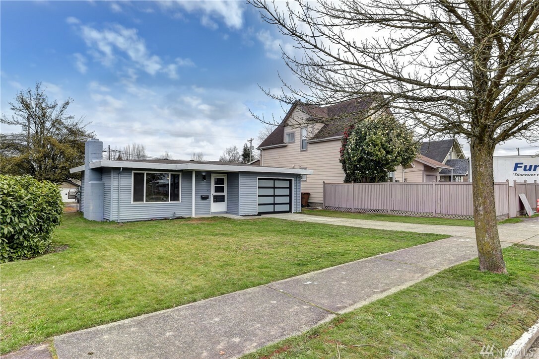 Property Photo:  4615 S Yakima Ave  WA 98408 