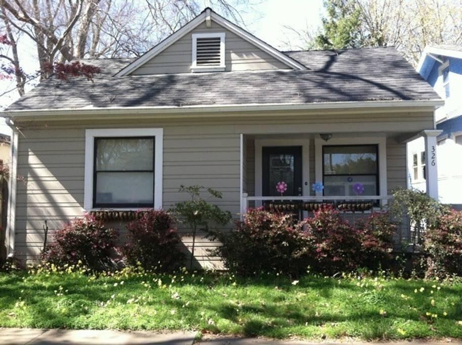Property Photo:  326 21st Street  CA 95811 