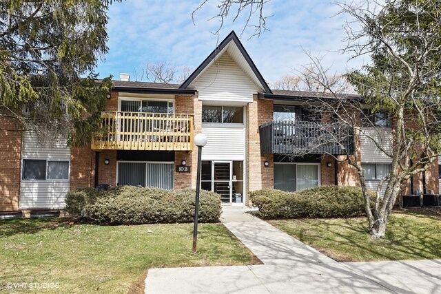 Property Photo: 10B Kingery Quarter 106 IL 60527
