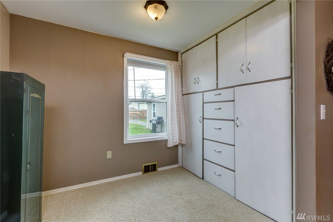 Property Photo: 306 14th St WA 98264