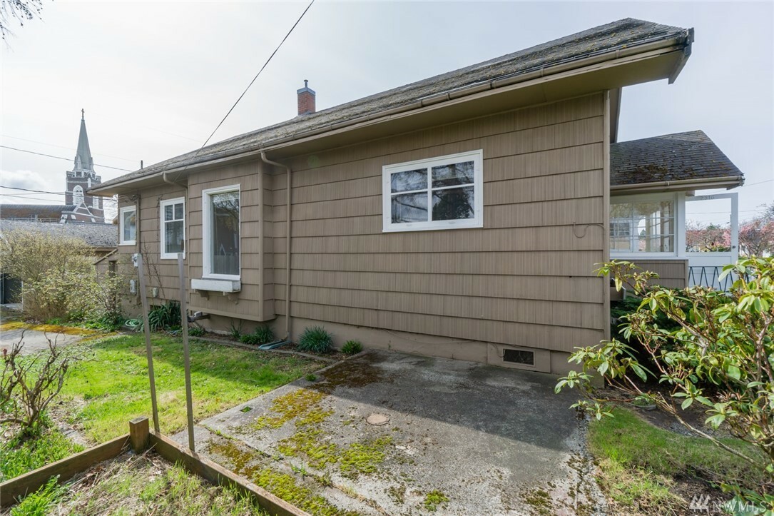 Property Photo:  2316 B St  WA 98225 