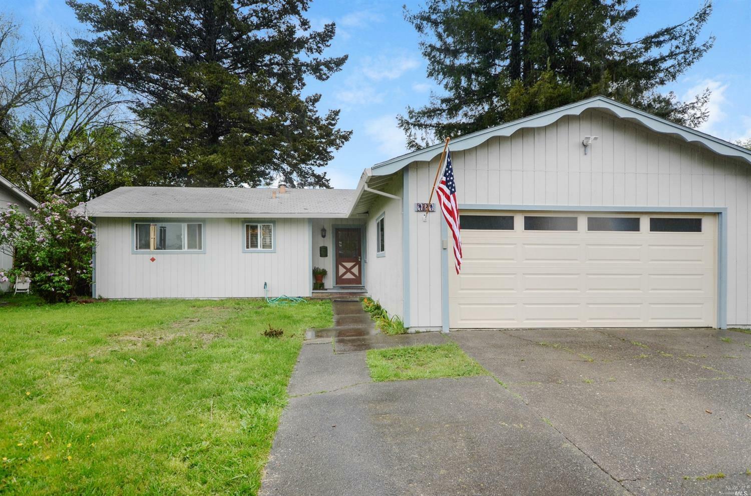 Property Photo:  121 Fernwood Court  CA 95401 