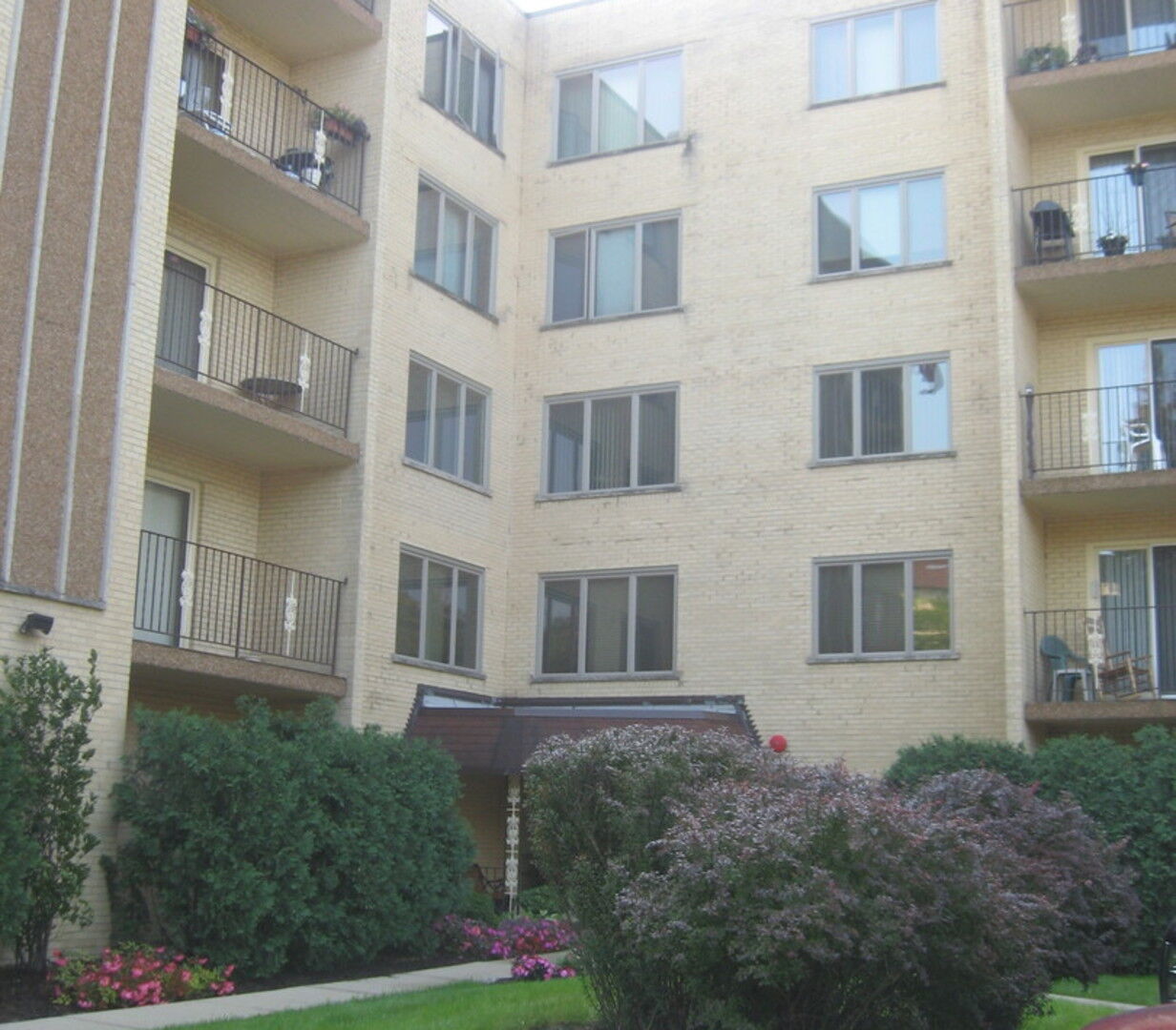 Property Photo: 6433 Belle Plaine Avenue 211 IL 60634