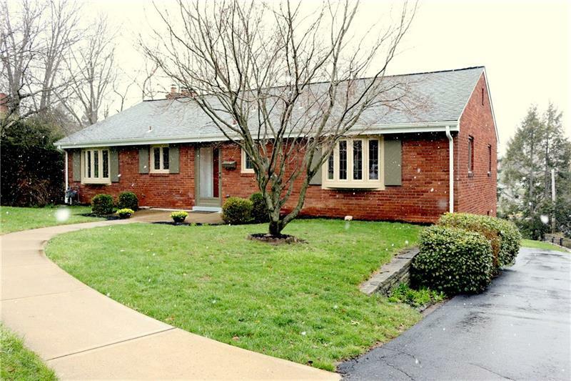 Property Photo: 547 Greenhurst Drive PA 15243