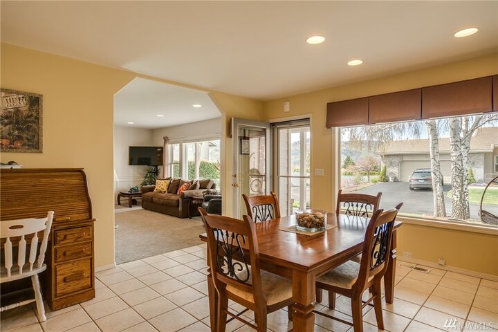 Property Photo:  1380 Eastmont Ave 402  WA 98802 