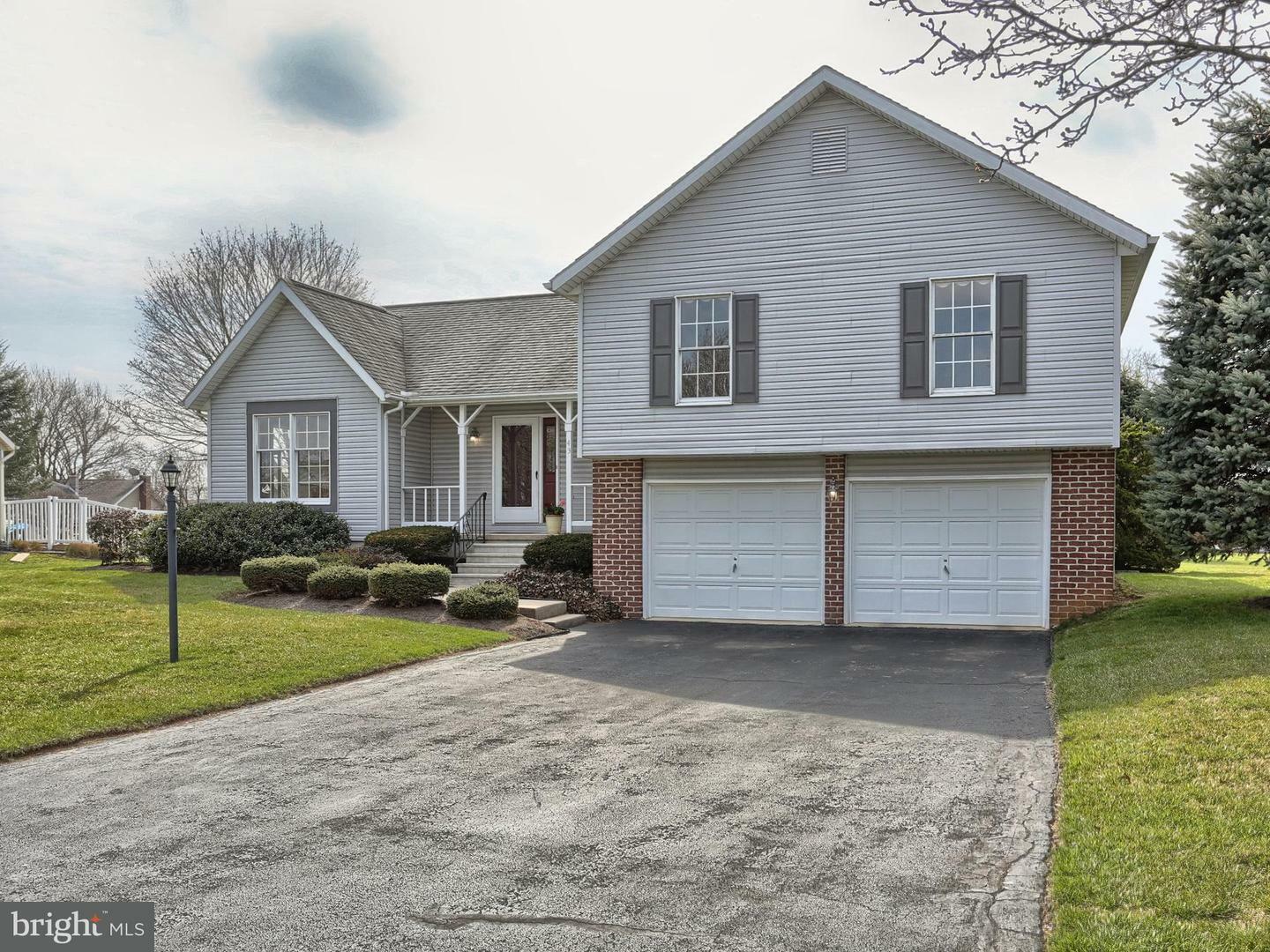 Property Photo: 43 Clover Lane PA 17078