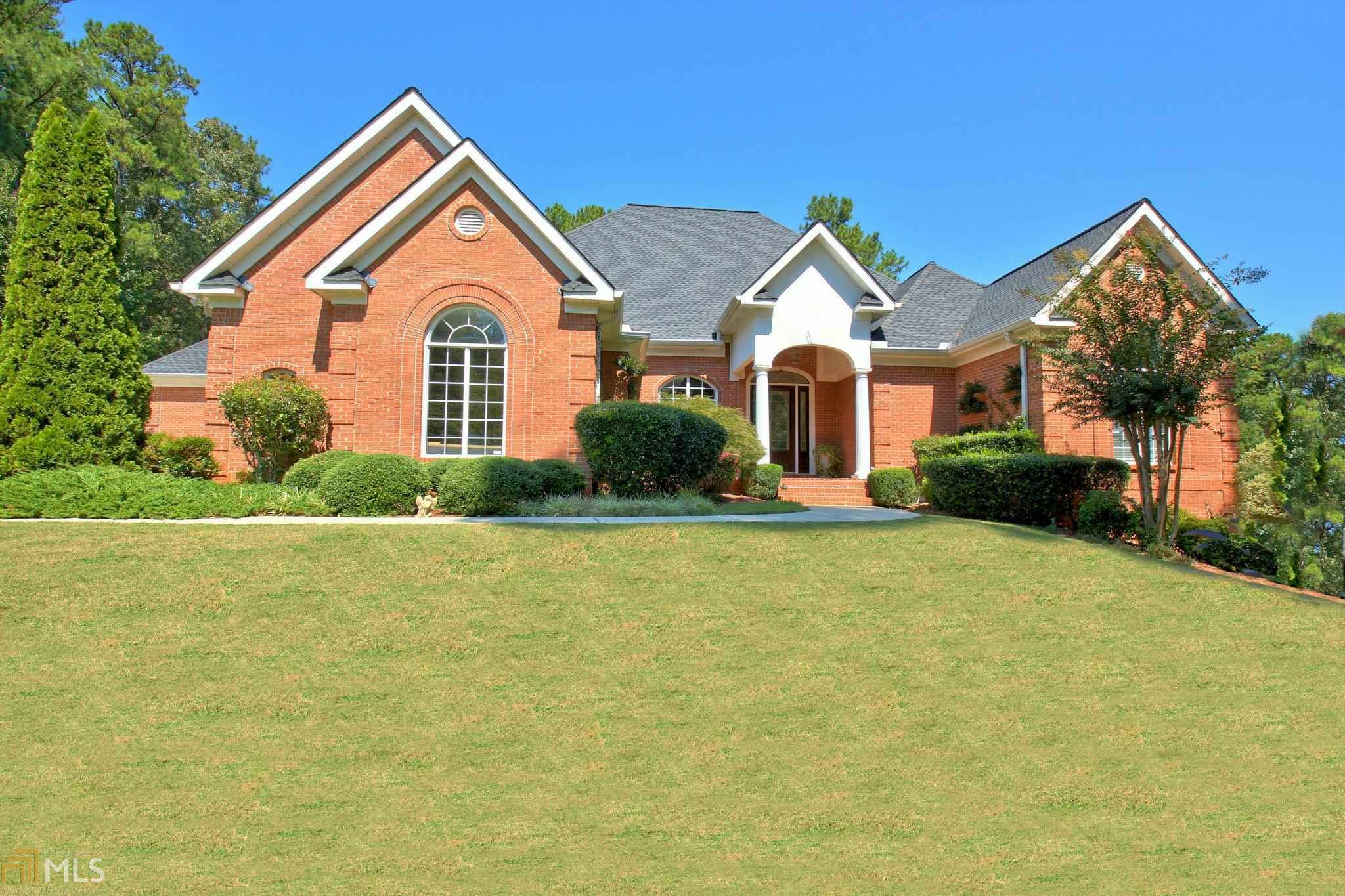 Property Photo: 170 Oak Mnr GA 30214