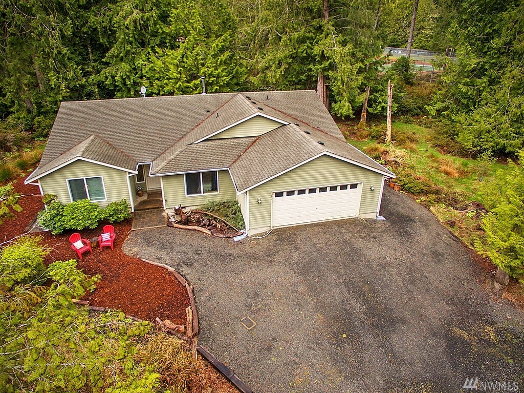 Property Photo:  303 E Pointes Dr E  WA 98584 