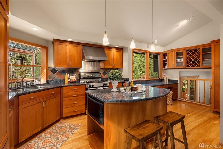 Property Photo: 1250 Oak Creek Place NW WA 98027