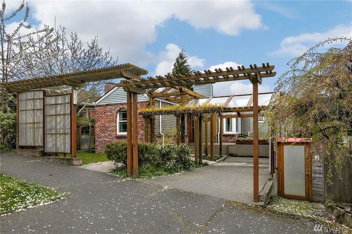 Property Photo: 6707 42nd Avenue SW WA 98136