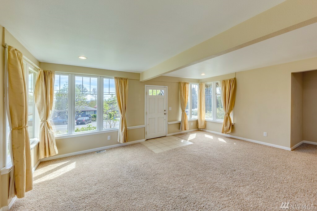 Property Photo: 4402 S 3rd Ave WA 98203
