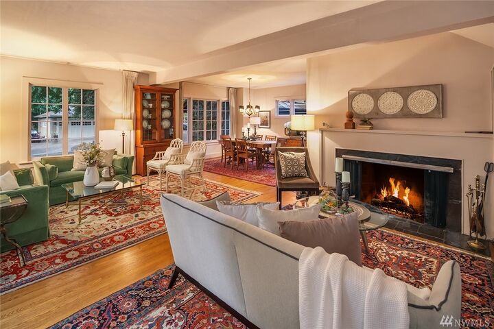 Property Photo:  10304 SE 28th St  WA 98004 