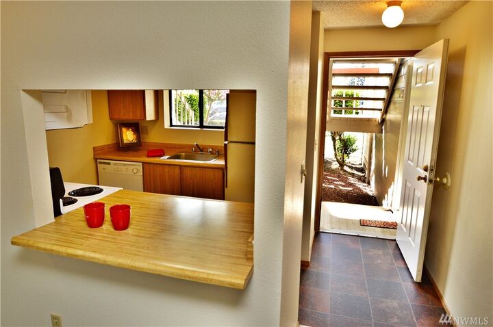 Property Photo: 3436 I St NE O-103 WA 98002