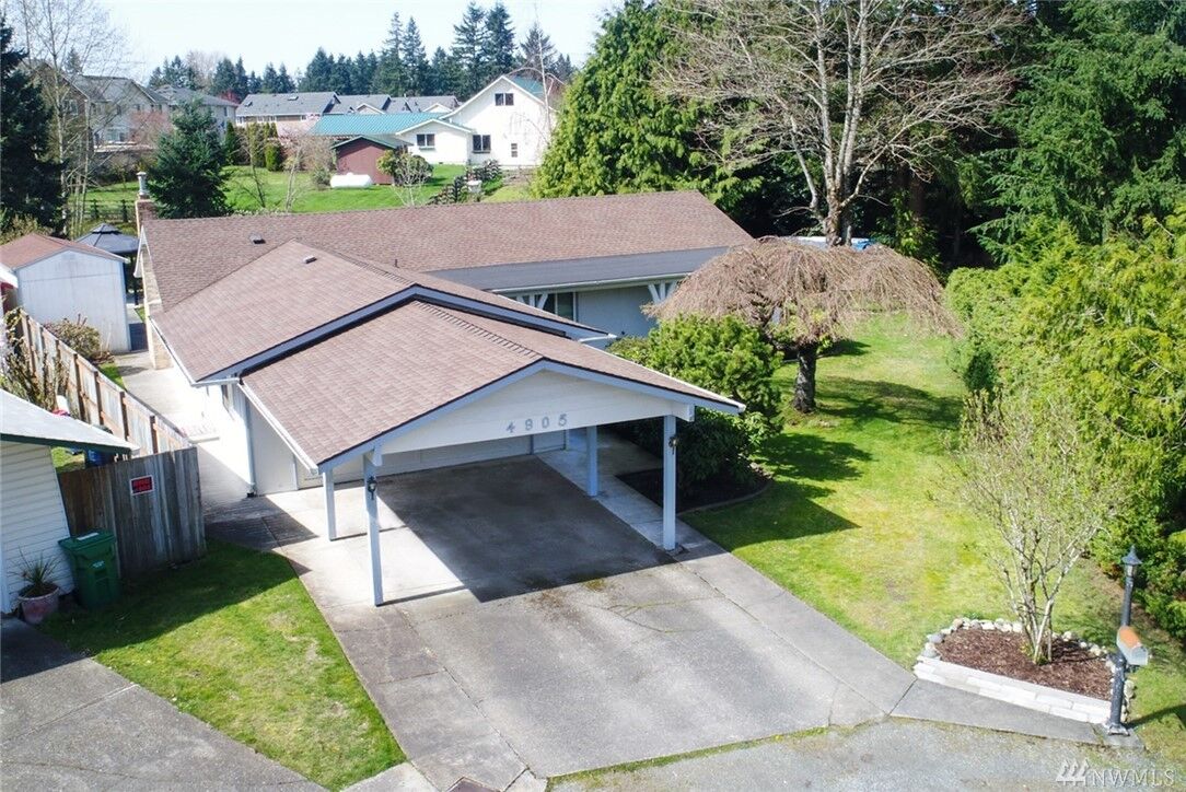 Property Photo:  4905 NE 1st Ct  WA 98059 